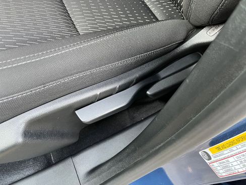 Used 2025 Chevrolet Equinox LT image 23