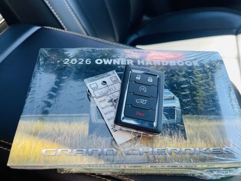 Used 2026 Jeep Grand Cherokee Limited AWD/4WD image 34