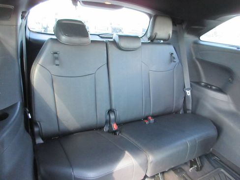 Used 2025 Toyota Sienna Platinum AWD/4WD image 27