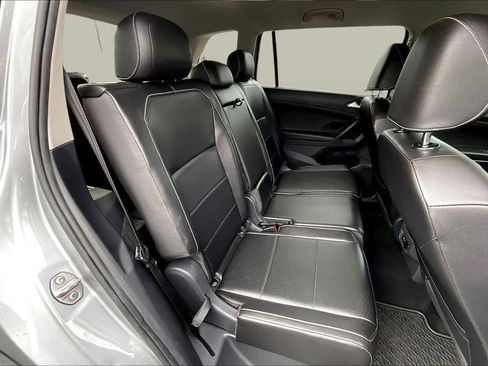 Used 2021 Volkswagen Tiguan SE image 18