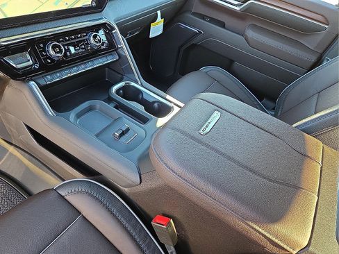 New 2026 GMC Sierra 3500 Denali w/ Denali Reserve Package image 25