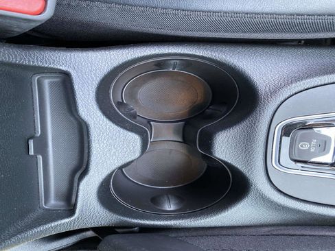 Certified 2022 Jeep Cherokee Limited image 17