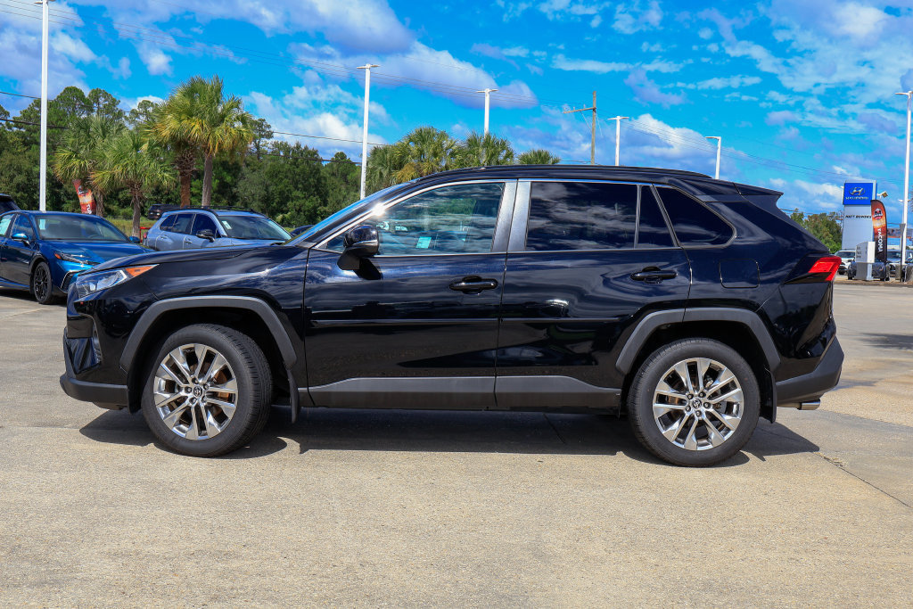 Used 2021 Toyota RAV4 XLE Premium FWD image 26