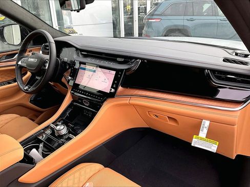 New 2026 Jeep Grand Cherokee Summit image 10