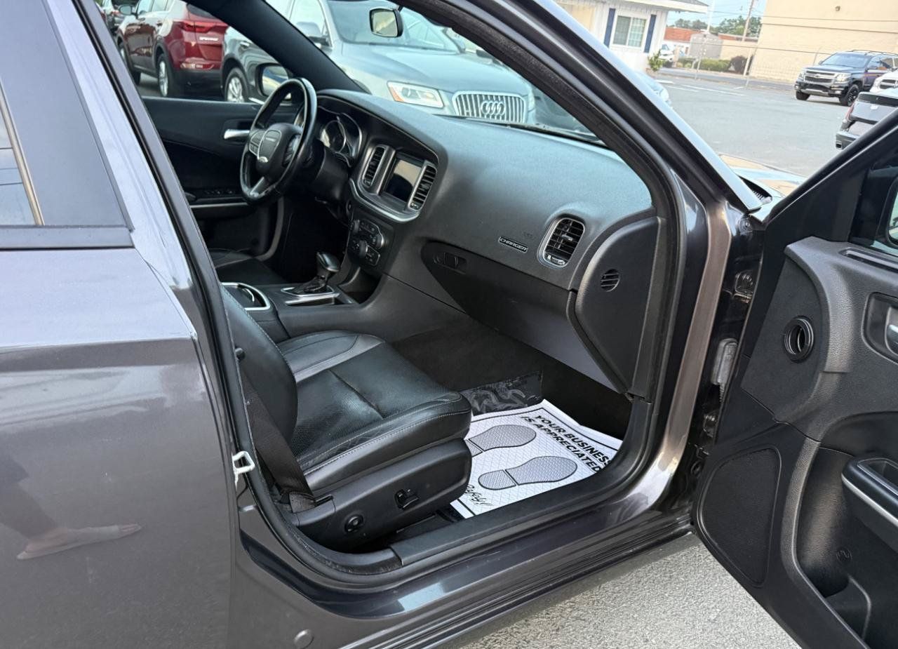 Used 2020 Dodge Charger SXT w/ Leather Interior Group RWD image 13