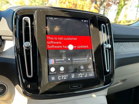 New 2026 Volvo XC40 B5 Ultra w/ Climate Package image 16