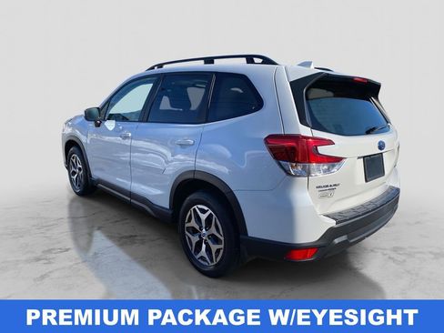 Used 2023 Subaru Forester Premium image 3