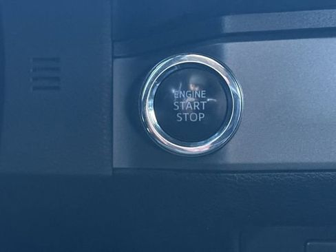 Certified 2017 Toyota Tacoma TRD Off-Road image 26