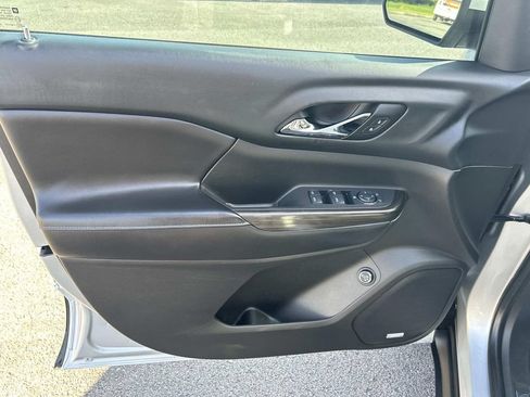 Used 2017 GMC Acadia SLT FWD image 29