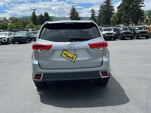 Used 2017 Toyota Highlander Limited w/ Carpet Mat Package AWD/4WD image 4