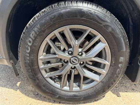 Used 2023 Nissan Rogue S FWD image 15