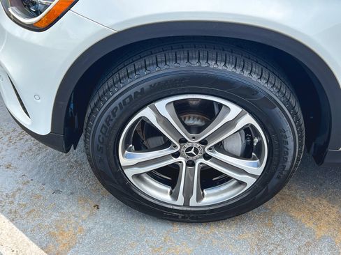 Used 2022 Mercedes-Benz GLC 300 4MATIC image 3