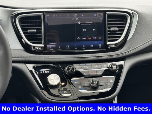 Used 2026 Chrysler Pacifica Limited FWD image 17