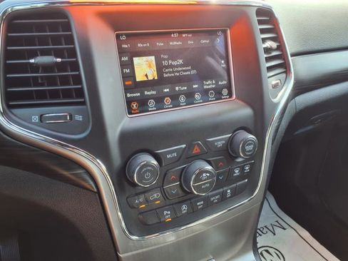 Used 2021 Jeep Grand Cherokee Laredo image 22