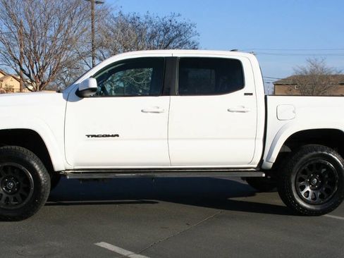 Used 2017 Toyota Tacoma SR5 image 8