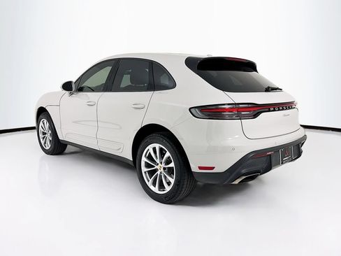 Certified 2025 Porsche Macan AWD/4WD image 3