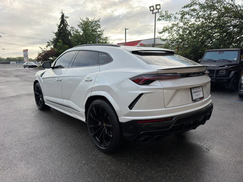 Used 2022 Lamborghini Urus AWD/4WD image 10