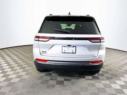 New 2026 Jeep Grand Cherokee Altitude AWD/4WD image 9