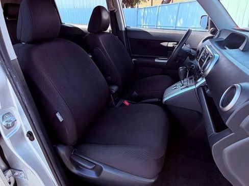 Used 2009 Scion xB FWD image 21