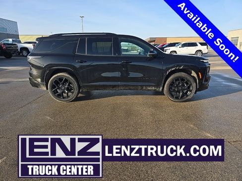 Used 2025 Chevrolet Traverse RS image 1