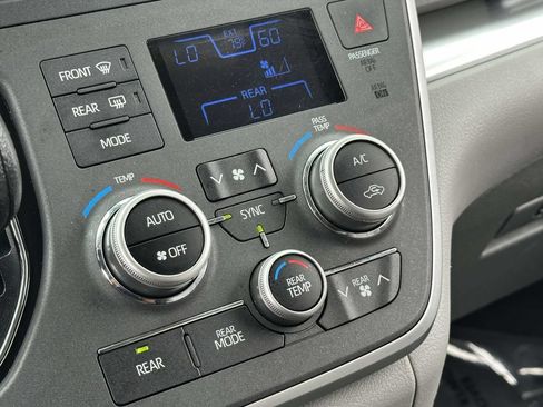 Used 2020 Toyota Sienna LE FWD image 20