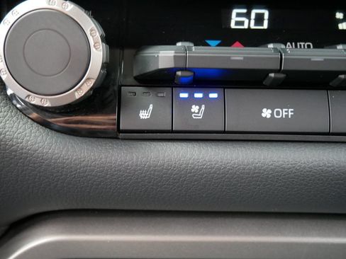 Used 2023 Toyota Tundra Limited w/ Power Package AWD/4WD image 18