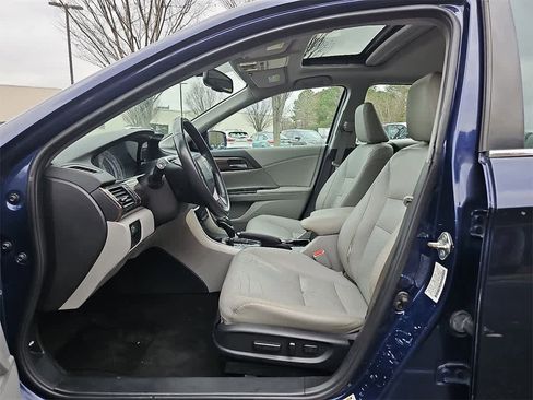 Used 2017 Honda Accord EX-L image 12