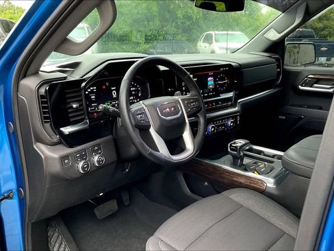Used 2024 GMC Sierra 1500 Elevation w/ Preferred Package AWD/4WD image 8