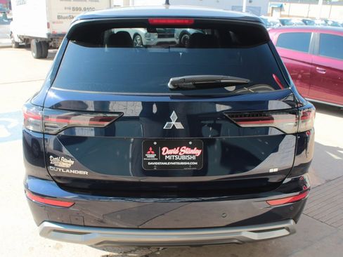 New 2025 Mitsubishi Outlander SE image 10