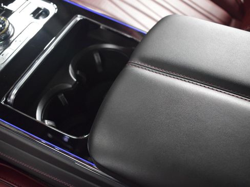 Used 2023 Bentley Flying Spur V8 image 36