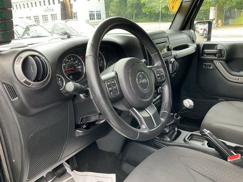 Used 2017 Jeep Wrangler Unlimited Sport w/ Quick Order Package 23S AWD/4WD image 24