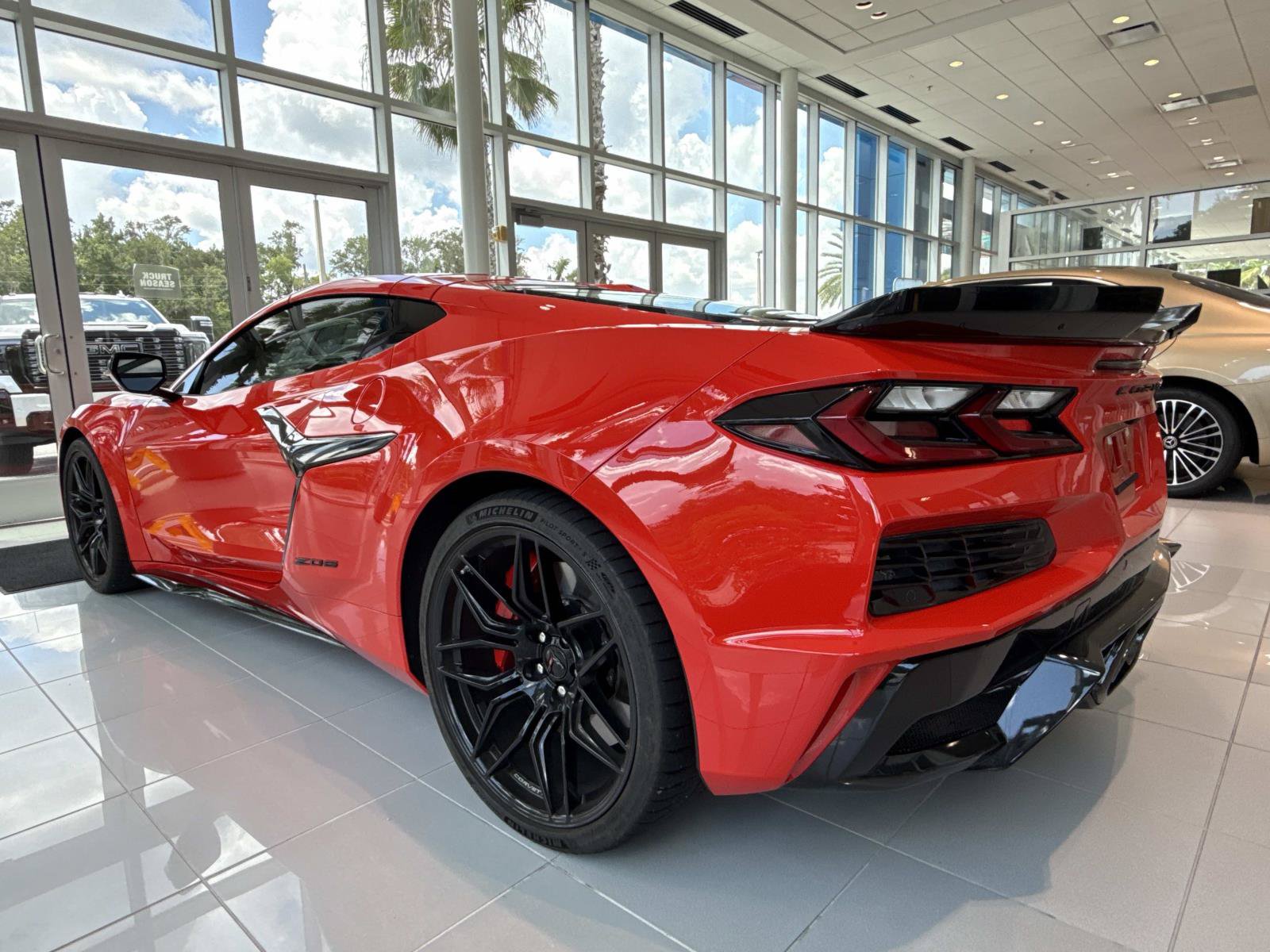 Used 2025 Chevrolet Corvette Z06 RWD image 10
