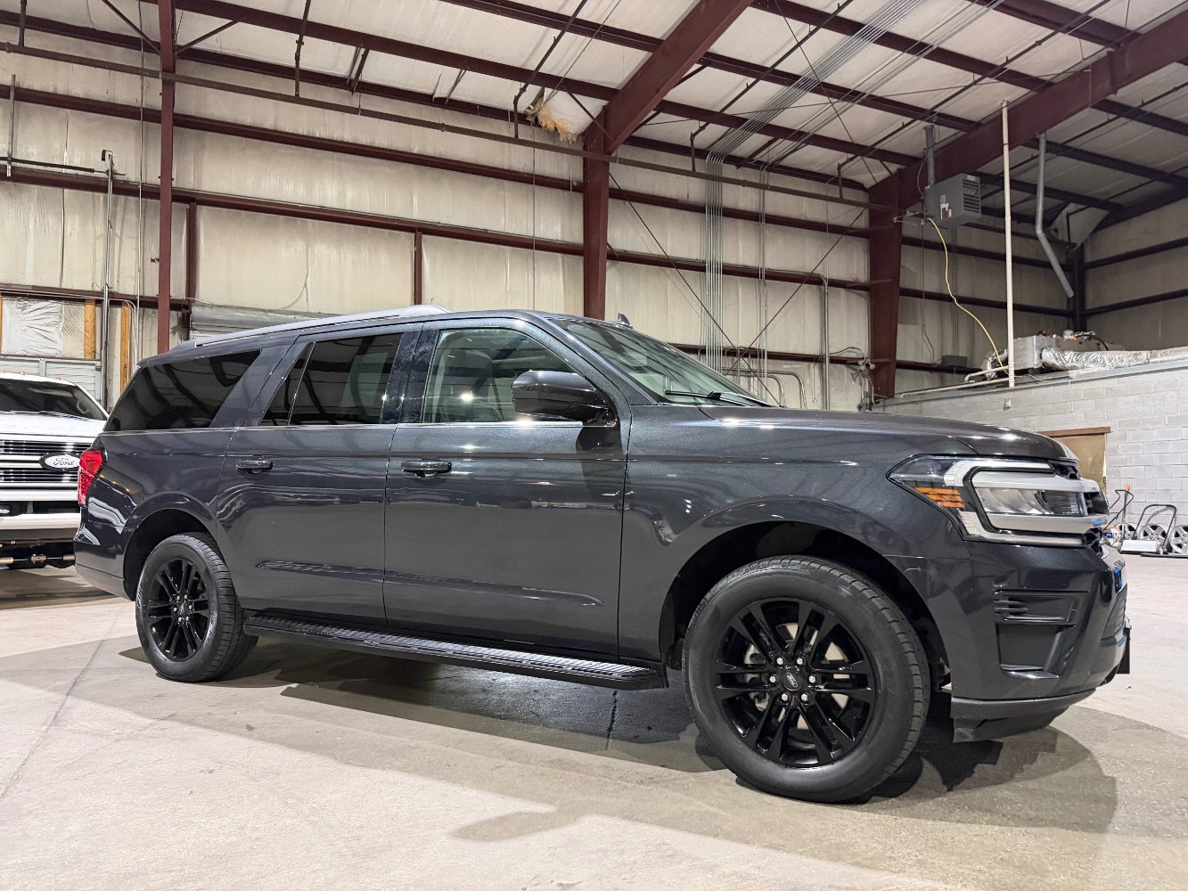 Used 2023 Ford Expedition Max XLT AWD/4WD image 3