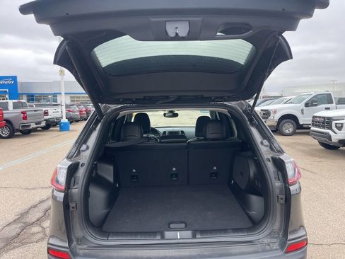 Used 2022 Jeep Cherokee Trailhawk w/ Sun & Sound Group image 11