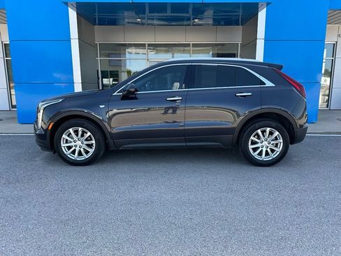 Used 2022 Cadillac XT4 Luxury w/ Cold Weather Package FWD image 7