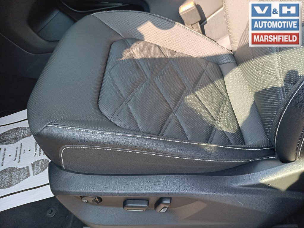 Used 2025 Volkswagen Atlas SE AWD/4WD image 24
