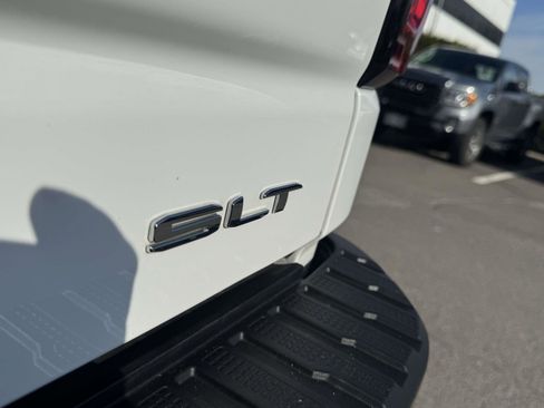 Used 2025 GMC Sierra 1500 SLT AWD/4WD image 11