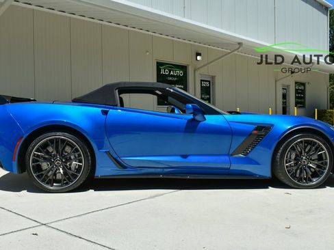 Used 2015 Chevrolet Corvette Z06 w/ 3LZ Preferred Equipment Group RWD image 12