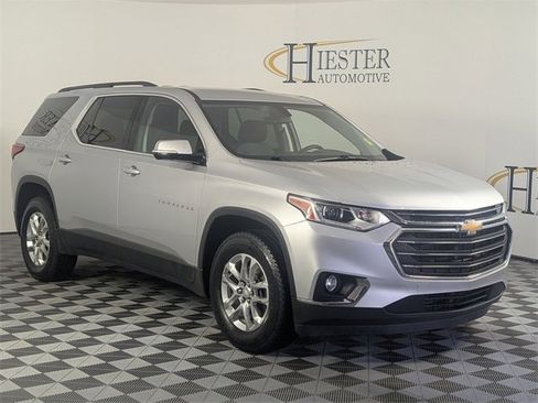 Used 2019 Chevrolet Traverse LT image 2