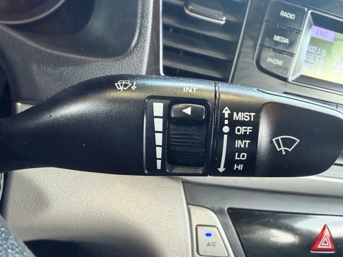 Used 2017 Hyundai Elantra SE image 12