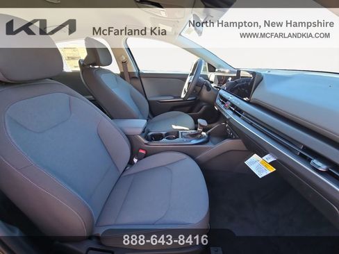 New 2025 Kia K4 LXS image 16
