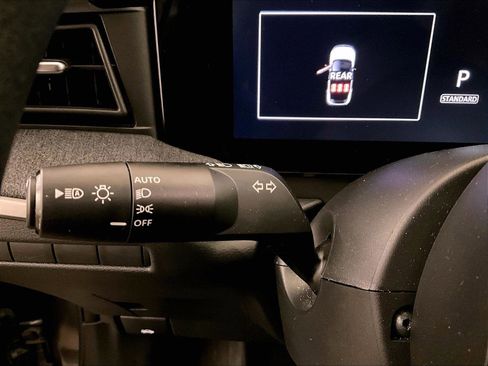 Used 2025 Nissan Kicks SV image 30