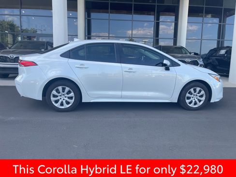 Used 2025 Toyota Corolla LE FWD image 13