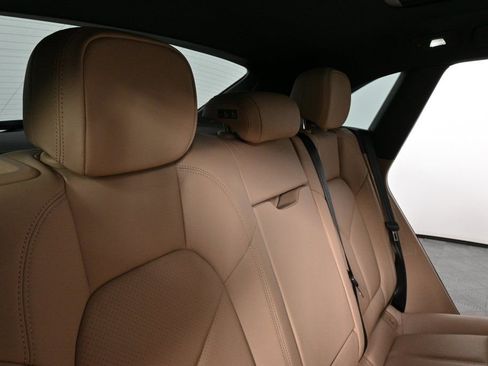 Certified 2025 Porsche Macan image 23