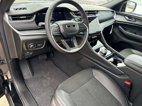 New 2025 Jeep Grand Cherokee Altitude RWD image 15