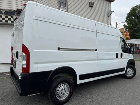 Used 2025 RAM ProMaster 2500 w/ Convenience Group FWD image 4