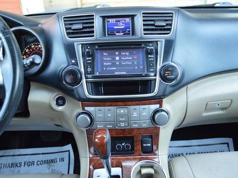 Used 2013 Toyota Highlander Limited image 24