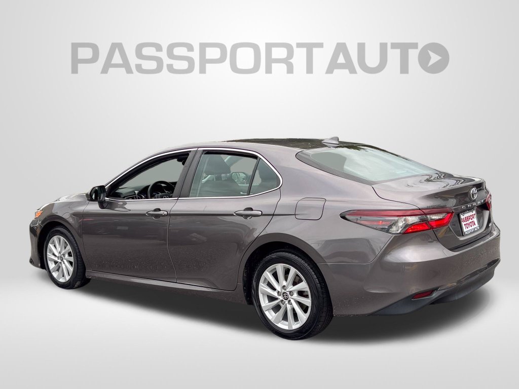 Used 2022 Toyota Camry LE FWD image 4