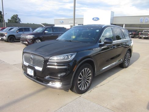 Used 2020 Lincoln Aviator Reserve w/ Elements Package Plus AWD/4WD image 3