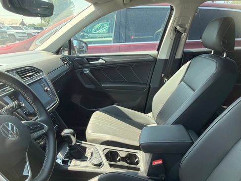 Used 2023 Volkswagen Tiguan SE AWD/4WD image 5